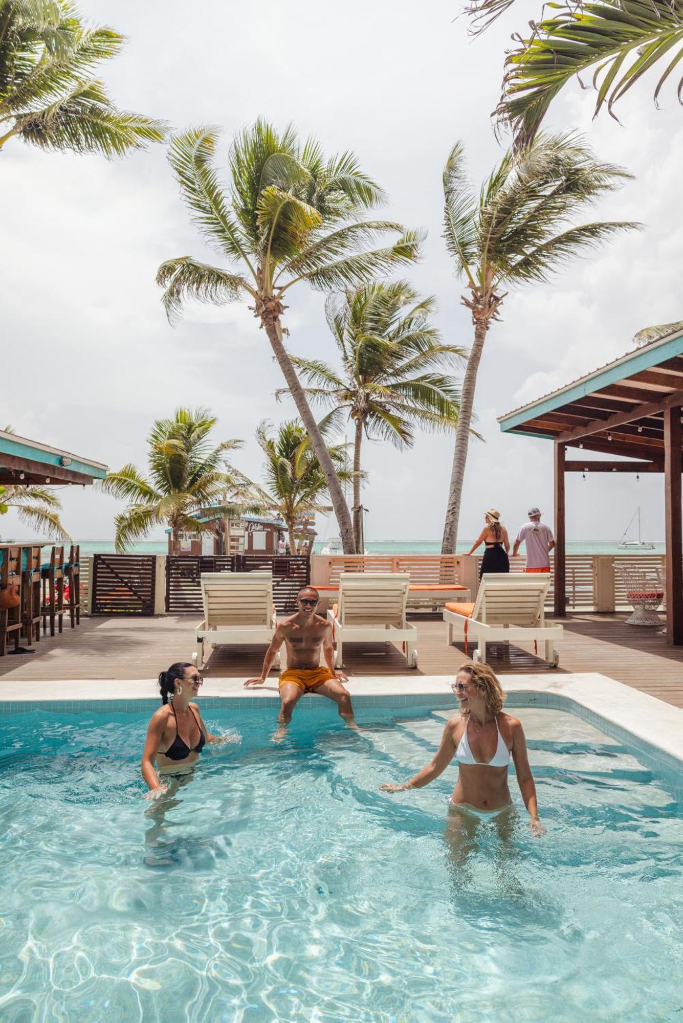 Ocean Tide Beach Resort San Pedro  Luaran gambar
